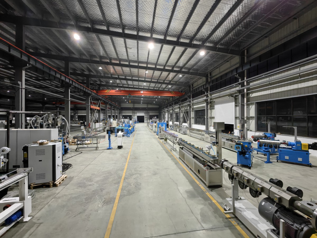 Multiple sets of New energy automobile tube extrusion line delivery