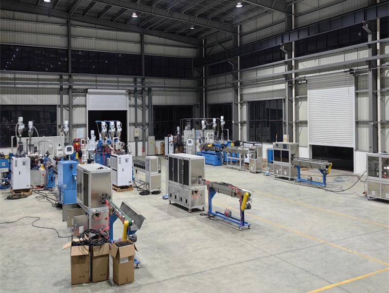 Multiple sets of New energy automobile tube extrusion line delivery