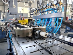 Multi layer PA smooth corrugated hose tube 24090203