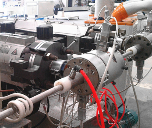 Right angle coating die